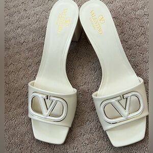 Valentino V Logo Sandal/ Slide 39.5 NIB
